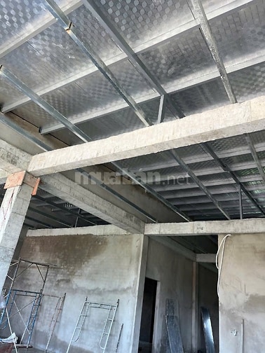 BÁN XƯỞNG MỚI, ĐÚC KIÊN CỐ 1 TRỆT 1 LẦU, SỔ HỒNG, 1 XẸC NGẮN LÊ THỊ HÀ
