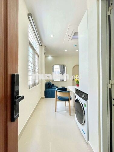 CĂN HỘ DỊCH FULL NỘI THẤT GẦN TRUNG TÂM TRỐNG LINH HOẠT 