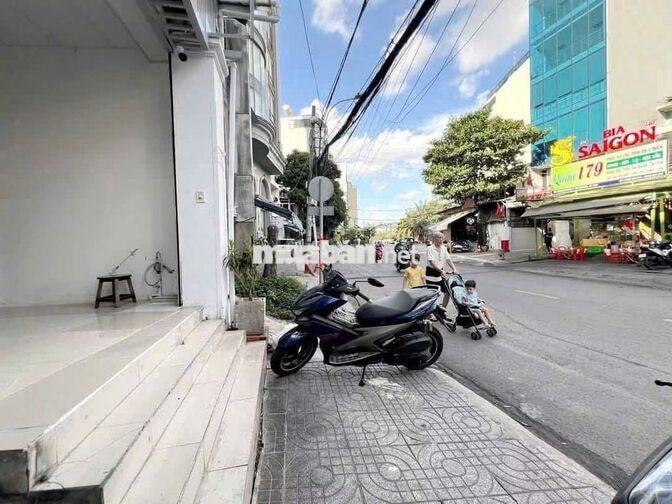 mặt bằng kinh doanh đường lớn ở khu sân bay kế bên trường đại học 