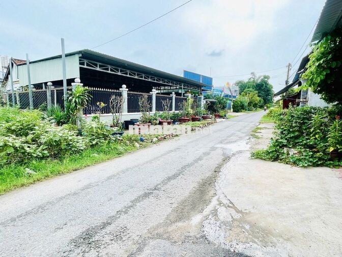 Kẹt tiền cần bán nhanh miếng đất Tân Phú Trung DT:150m2 Giá 560tr SHR