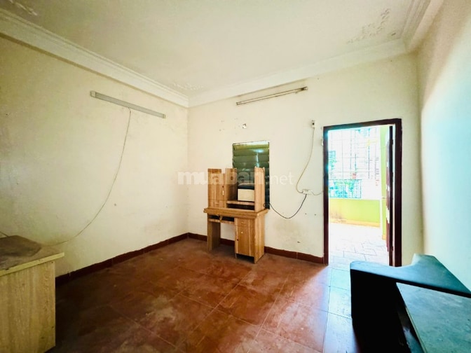 Cho thuê nhà căn góc 5 tầng, DT tầng 1 là 40 m2, từ tầng 2 đua ra 52m2