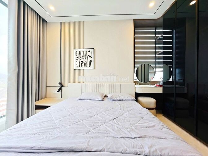 Căn hộ 2 phòng ngủ cao cấp, tầng trung view sông thoáng, trống sẵn