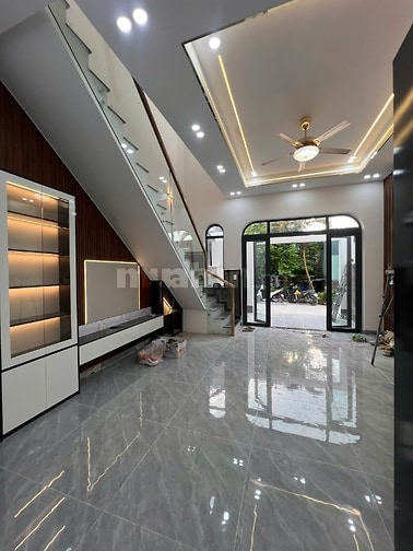 Bán nhà 1 Trệt 1 Lầu-75m2,SHR cách Hóc Môn chỉ 2km,khu đông dân