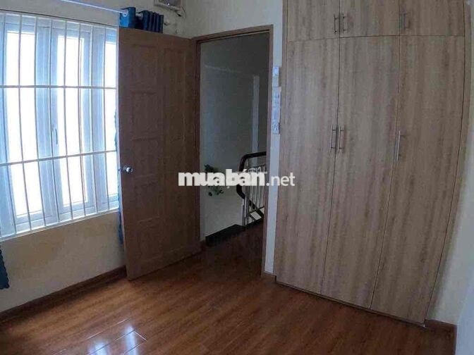 Nhà mt đường Nguyễn Thanh Tuyền, Tân Bình ( 1trệt 2lầu ) 2pn3wc