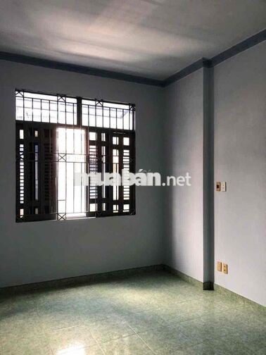 Nhà mt đường Nguyễn Thanh Tuyền, Tân Bình ( 1trệt 2lầu ) 2pn3wc