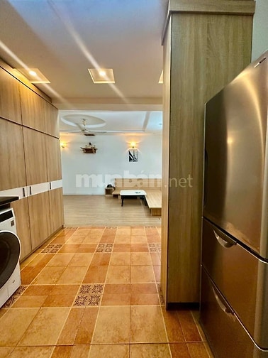 Cho thuê nhà tập thể mặt đường Huỳnh Thúc Kháng, đã sửa đẹp vào ở ngay