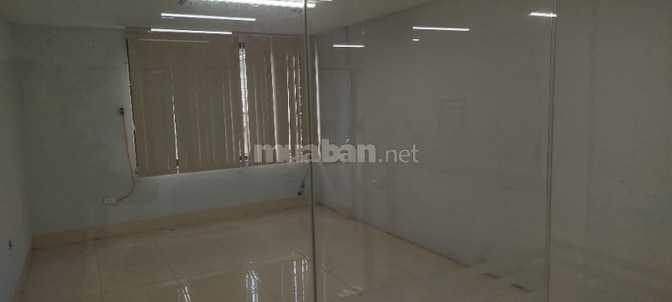 Cho thuê T2 MP đường 800A Hoàng Sâm, Cầu Giấy 130m2 giá 13.5 triệu