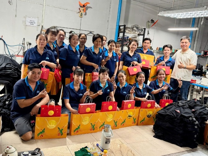 CẦN TUYỂN 2 THỢ MAY 1 KIM ĐI LÀM NGAY