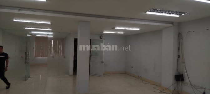 Cho thuê T2 MP đường 800A Hoàng Sâm, Cầu Giấy 130m2 giá 13.5 triệu