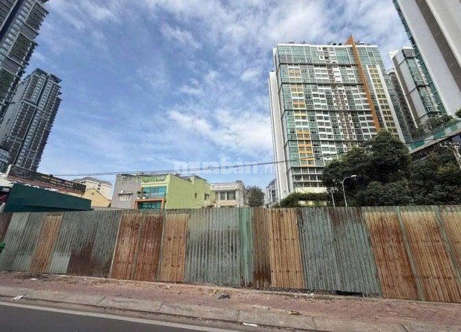CHO THUÊ  ĐẤT  800m2 CĂN GÓC BA MẶT TIỀN - SONG HÀNH, THẢO ĐIỀN Q2