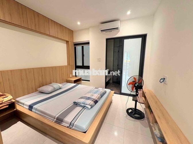 Cho thuê nhà nguyên căn 3 tầng lô góc MT Trưng Nữ Vương