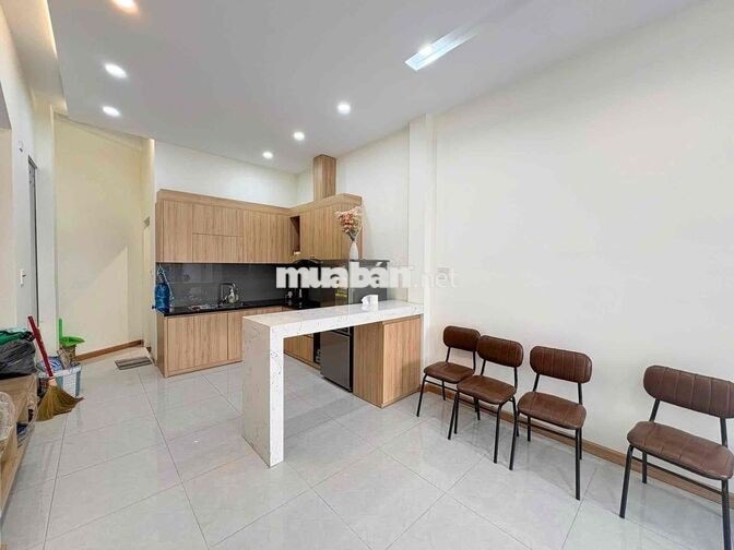 Cho thuê nhà nguyên căn 3 tầng lô góc MT Trưng Nữ Vương