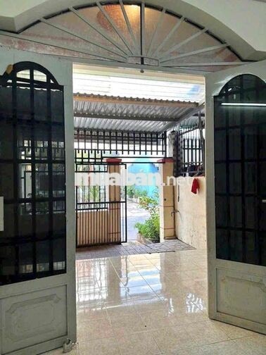 cho thuê nhà lầu 90m2 gần Nhà Thờ và Chợ Dĩ An