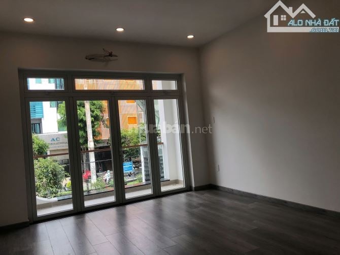 BÁN GẤP MT PHAN XÍCH LONG, 4x20M, 5 TẦNG  80M2 CHỈ 29.8 TỶ 