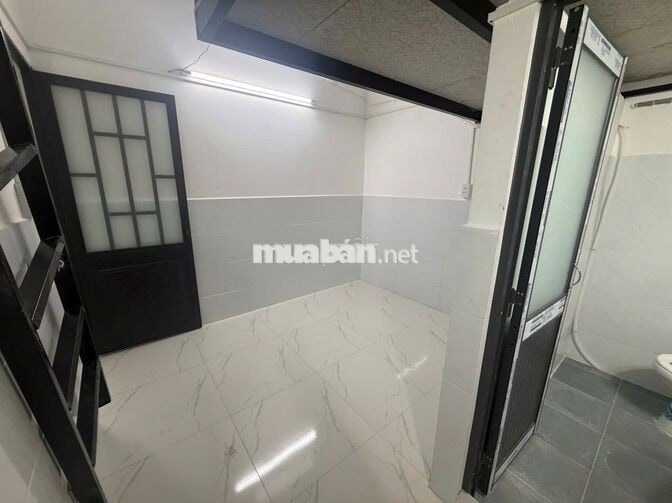 PHÒNG TRỌ CÓ GÁC GẦN HỌC VIỆN HÀNG KHÔNG GIÁ CHỈ 3TR8
