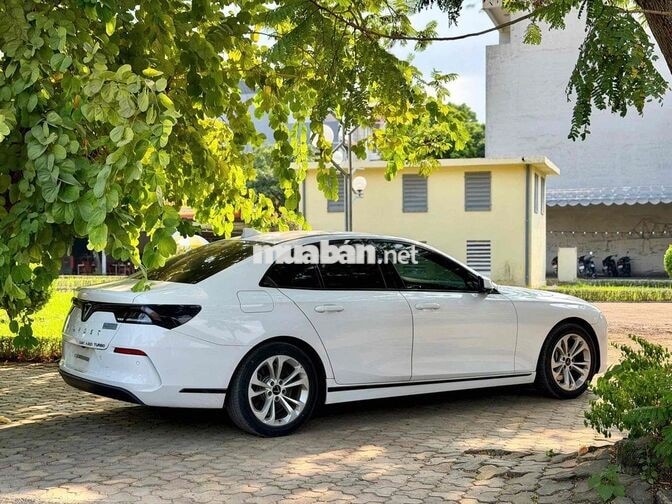 VinFast Lux A Base 2022 Trắng 30000 km