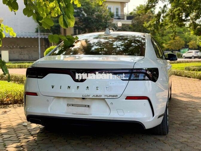 VinFast Lux A Base 2022 Trắng 30000 km
