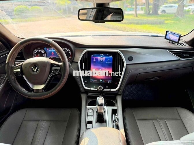 VinFast Lux A Base 2022 Trắng 30000 km