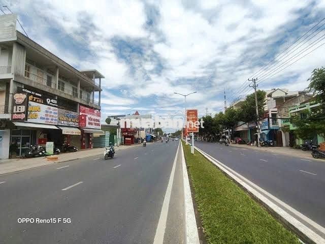 Tôi cần bán nhà MT 23/10 Vĩnh Trung, Nha Trang.Giá chỉ 3,2 tỷ. Còn TL