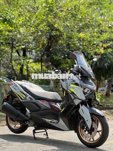 Yamaha Xmax300 2025 Xám 1.300km, có giao lưu xe.
