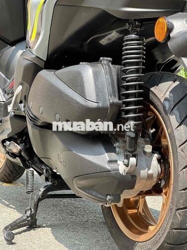 Yamaha Xmax300 2025 Xám 1.300km, có giao lưu xe.