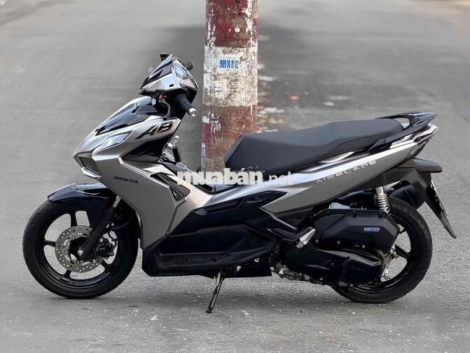 Honda Air Blade 125 Bạc odo 6000 km chính chủ kí