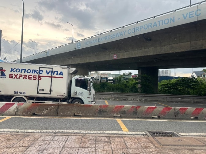 Cho thuê mặt bằng kinh doanh 900m2, Nguyễn Duy Trinh, Q9