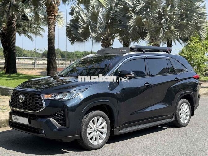 Toyota Innova Cross 2.0V 2024 Xanh Đen
