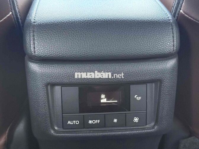 Toyota Innova Cross 2.0V 2024 Xanh Đen