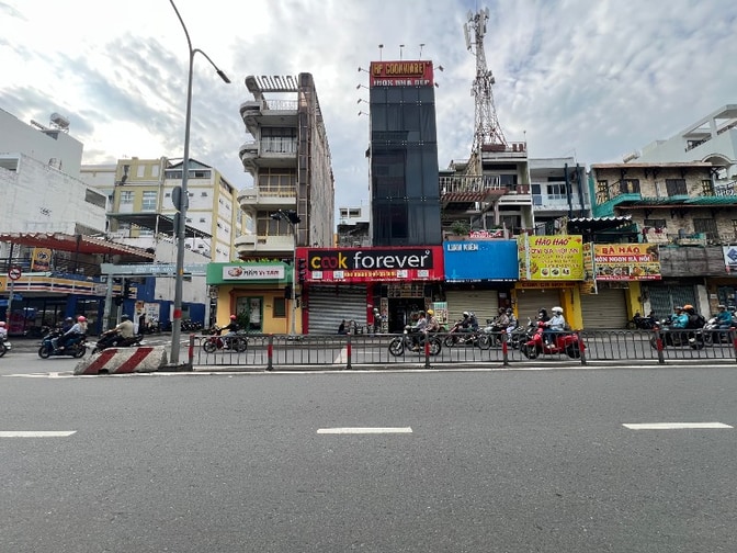 Nhà 4 lầu Cao cấp Mặt tiền Hoàng Văn Thụ, P4, Q.Tân Bình, giá: 16 tỷ.