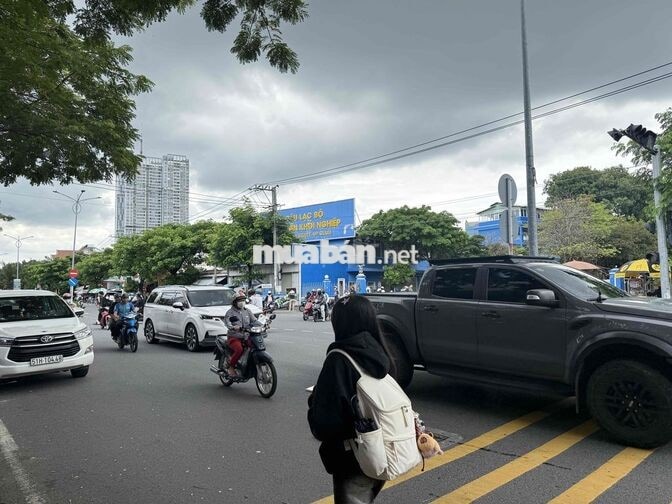 Mặt bằng Trần Văn Ơn đối diện trường Đại Học Bình Dương