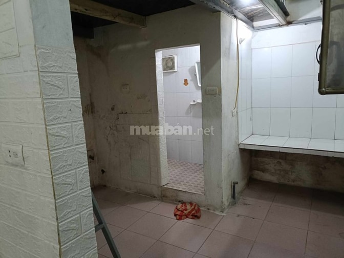 Cho thuê nhà riêng Cấp 4 có gác xép Nguyễn Văn Cừ