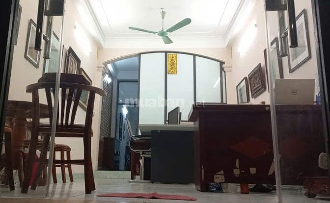 Chính chủ cho thuê mặt bằng 22m2. Sân 14m, Đối diện UBND quận Đống Đa