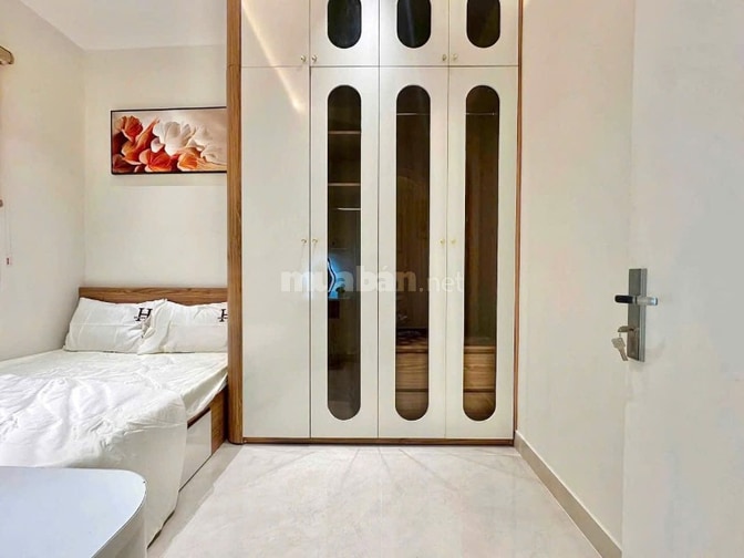 Nhà mới đẹp. Full Nội Thất. Bành Văn Trân, P7, Tân Bình. 4,1m x 8,8m.