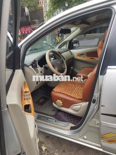 Toyota Innova 7 chỗ Số sàn Bạc