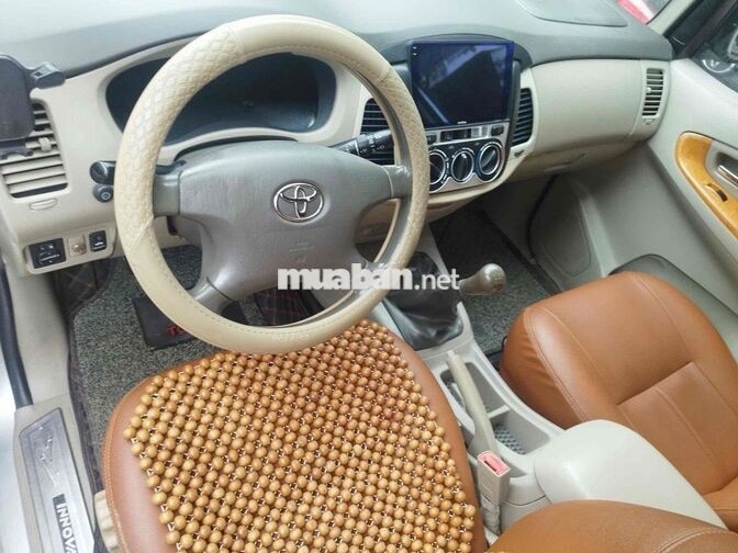Toyota Innova 7 chỗ Số sàn Bạc