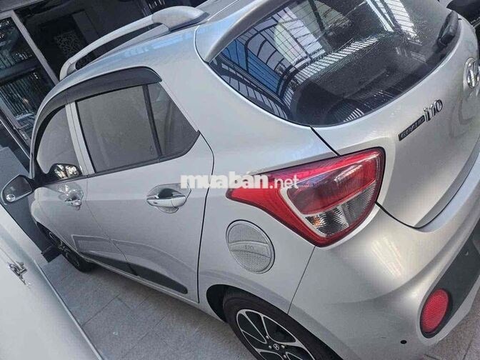Hyundai i10 2017 Tự động Bạc