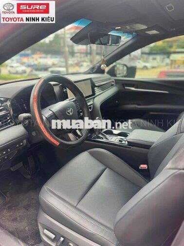 Toyota Camry 2.0Q 2025 Tự động Đỏ 2.300 km