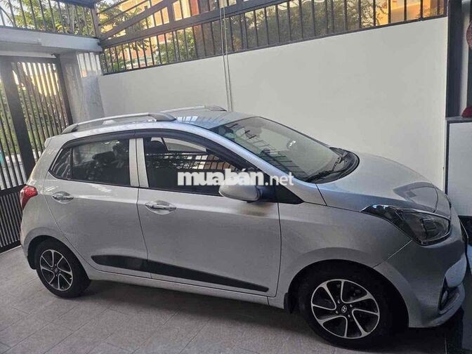 Hyundai i10 2017 Tự động Bạc