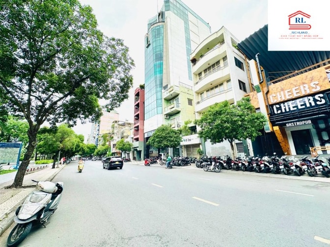 Cho thuê nhà 138 Lê Lai, BếnThành,Q1, DT 13x28m, NH 18,5m, trệt lầuST