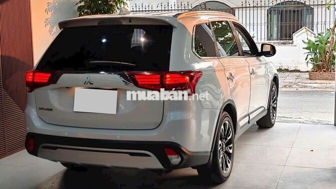 Mitsubishi Outlander CVT 2020 chất xe đẹp