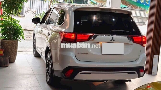 Mitsubishi Outlander CVT 2020 chất xe đẹp