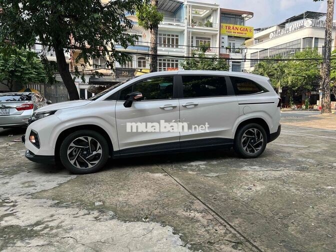 Hyundai Custin Cao cấp 2024 Trắng xe gia đình