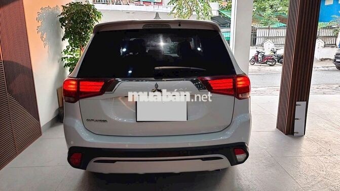 Mitsubishi Outlander CVT 2020 chất xe đẹp
