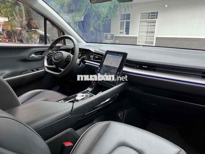 Hyundai Custin Cao cấp 2024 Trắng xe gia đình