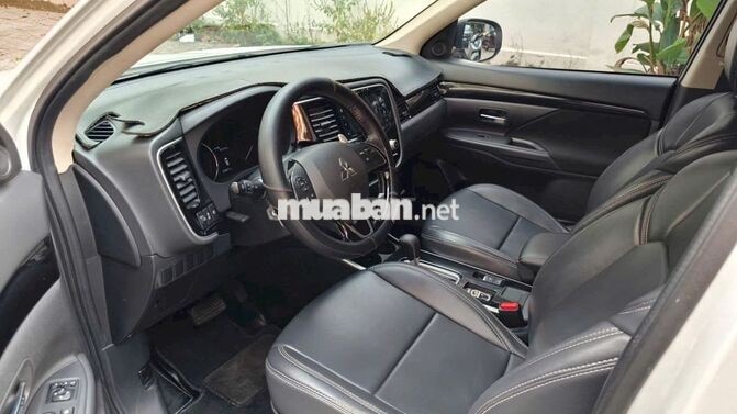 Mitsubishi Outlander CVT 2020 chất xe đẹp