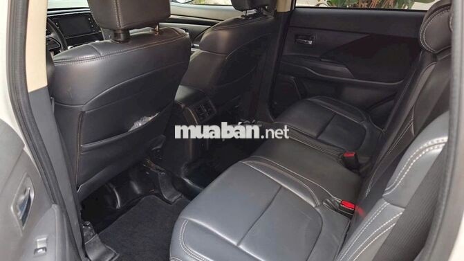 Mitsubishi Outlander CVT 2020 chất xe đẹp
