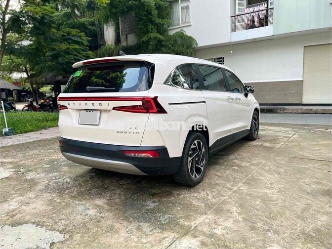 Hyundai Custin Cao cấp 2024 Trắng xe gia đình
