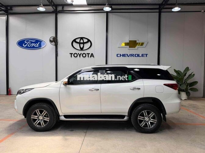 Toyota Fortuner 2023 AT dầu