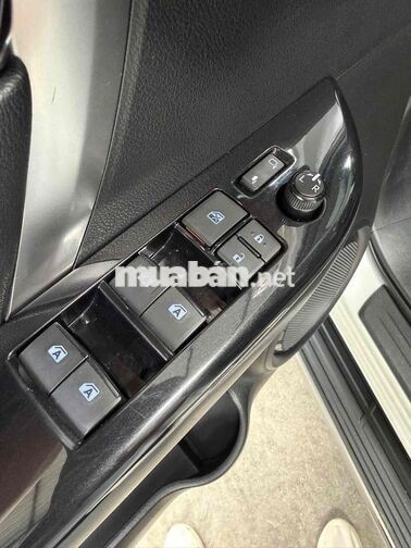 Toyota Fortuner 2023 AT dầu